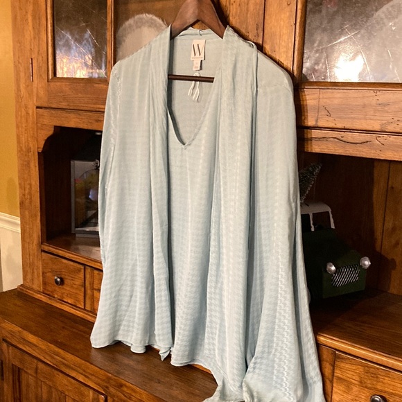 Worthington Top - Picture 1 of 4